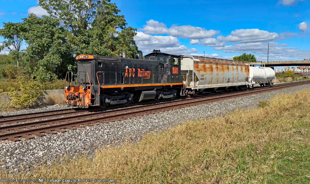 AB 1501 leads Z641-10 to Barberton.